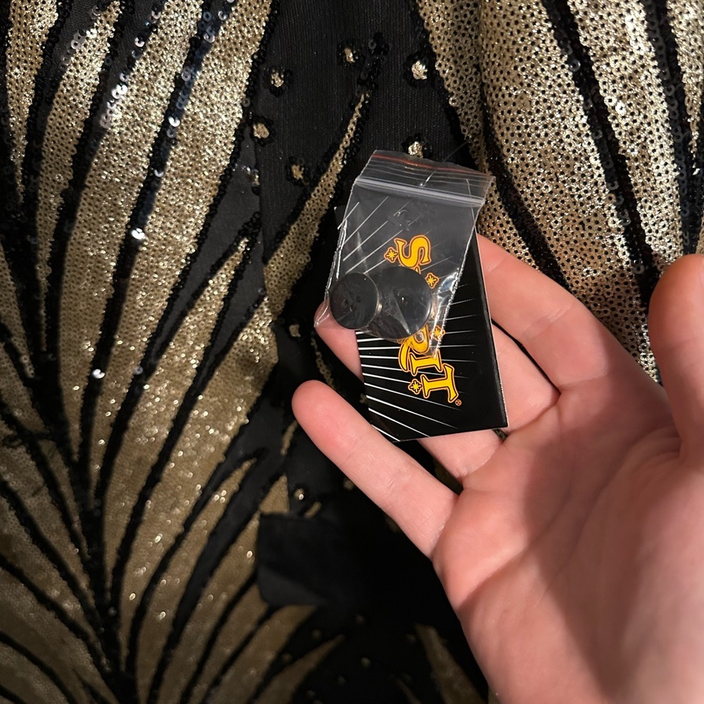 Party Jacket Never Worn! Black and gold. Size 2X fits like XL ran small on size - Picture 3 of 6